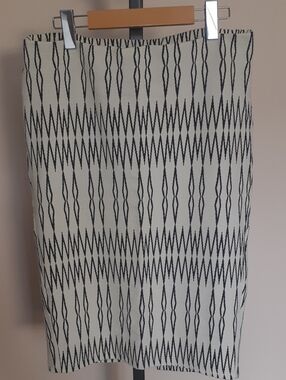 Zara Black and Ivory Geometric Pencil Skirt - Sz Large